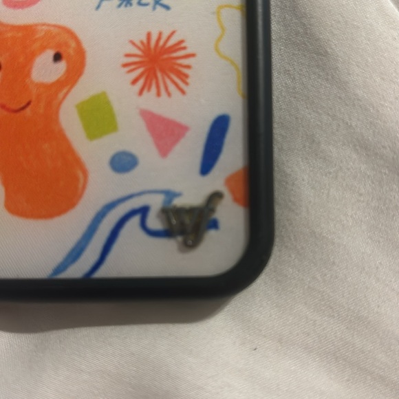 emma chamberlain iphone 12 wildflower case - Picture 3 of 3